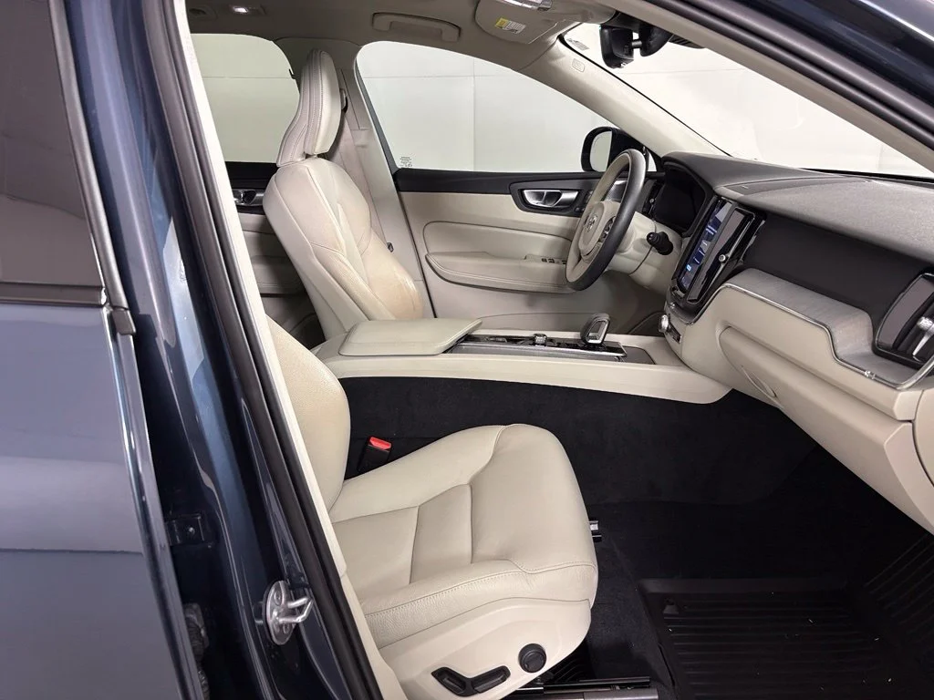 Used 2024 Blue Volvo T8 Plus Dark Theme image 40