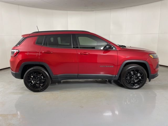 New 2026 Red Hot Pearlcoat Jeep Latitude image 9