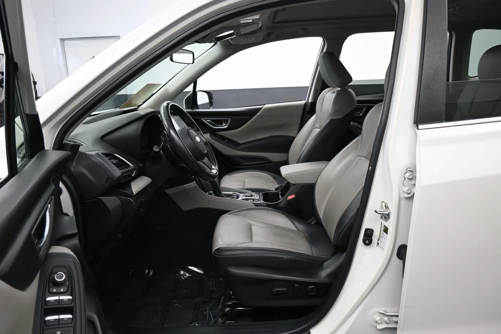 Used 2022 Crystal White Pearl Subaru Limited image 11
