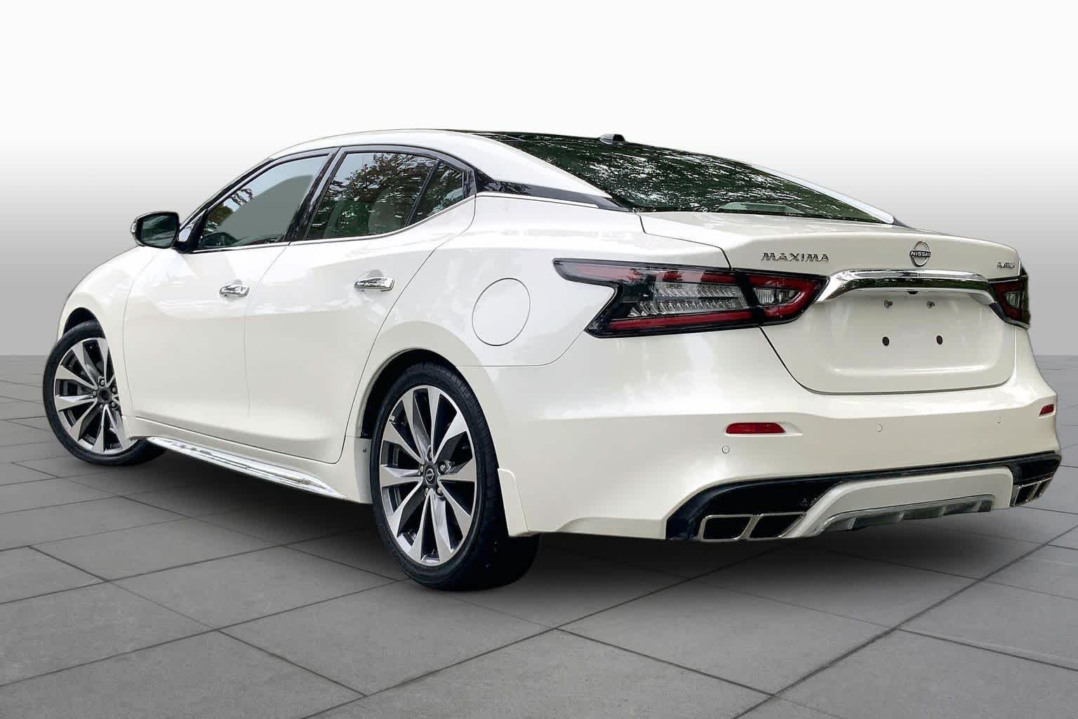 Used 2023 Pearl White Tricoat Nissan Platinum image 11