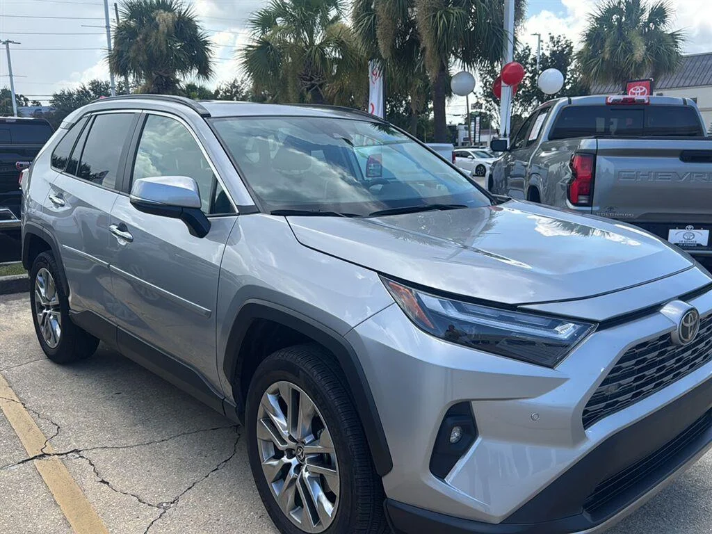 Used 2022 Silver Sky Metallic Toyota Limited image 4