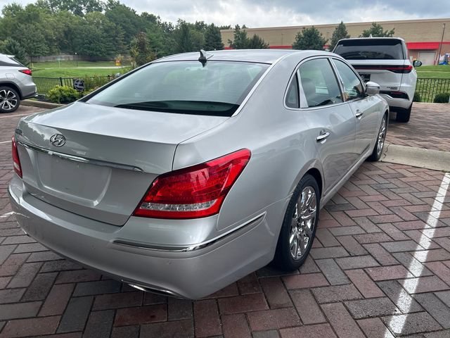 Used 2011 Platinum Metallic Hyundai Signature image 3