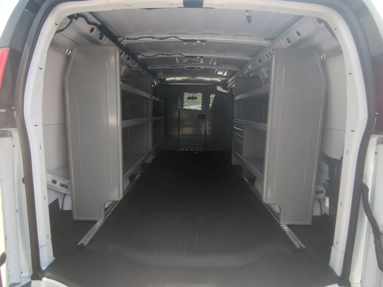 2025 GMC Savana Cargo Work Van - Photo 22