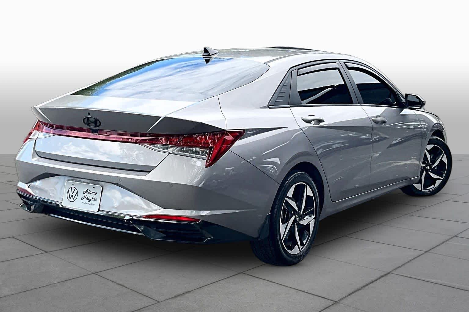 Used 2023 Fluid Metal Hyundai Limited image 13