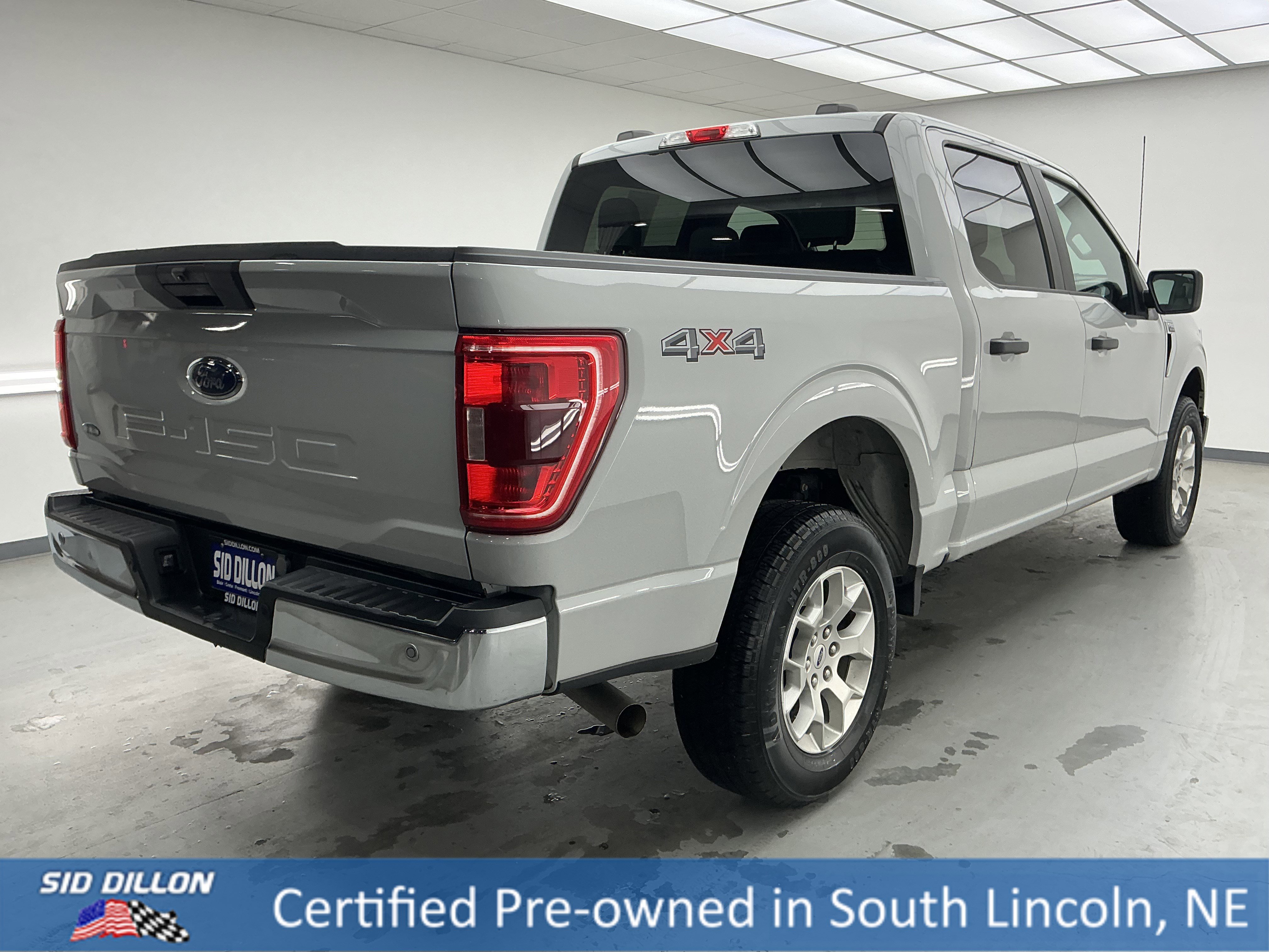 View vehicle photo 4