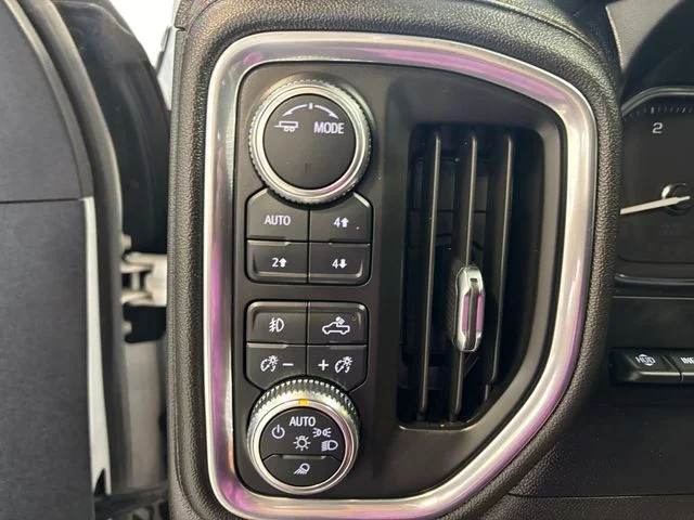 Used 2021 White GMC AT4 image 24