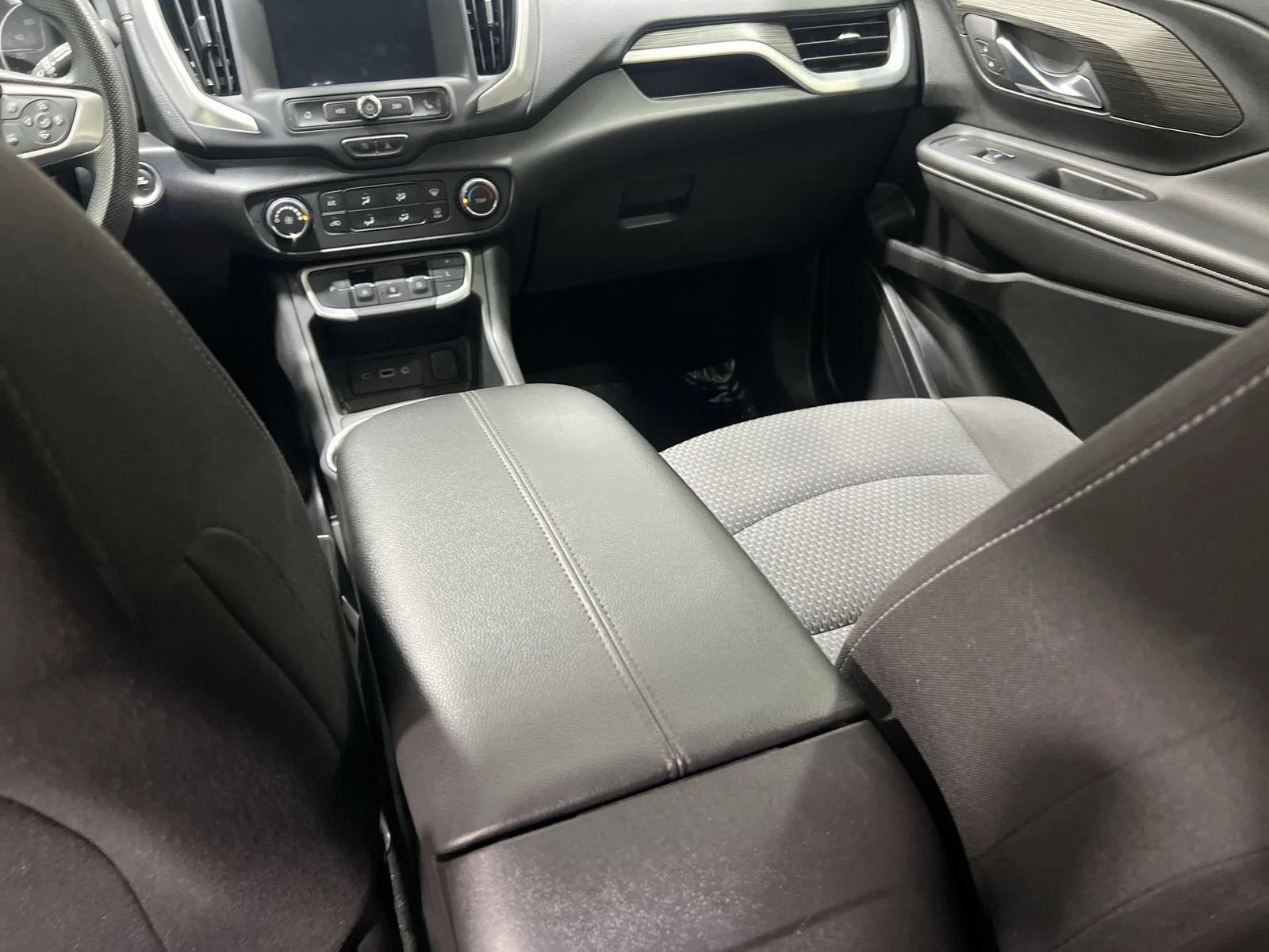 2024 GMC Terrain SLE - Photo 20