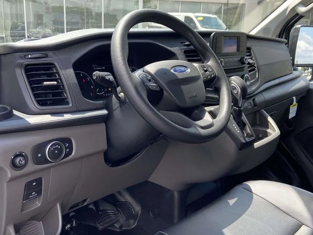 New 2025 Oxford White Ford AWD image 13