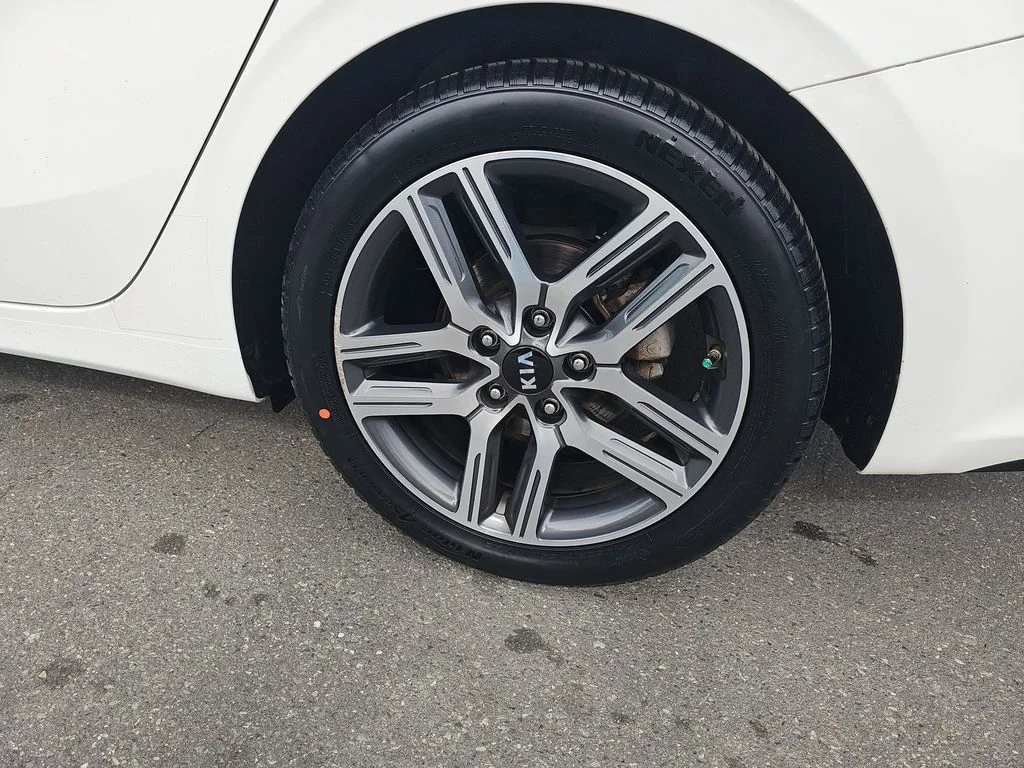 Used 2019 White Kia S image 31