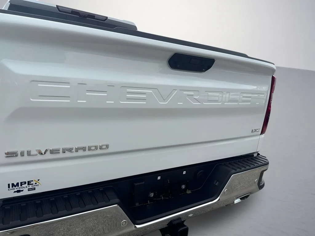 Used 2025 Summit White Chevrolet LTZ image 34