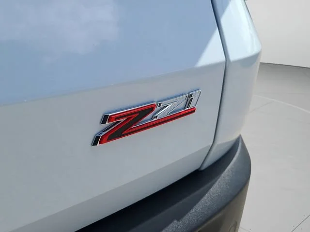 New 2026 Polar White Tricoat Chevrolet Z71 image 32