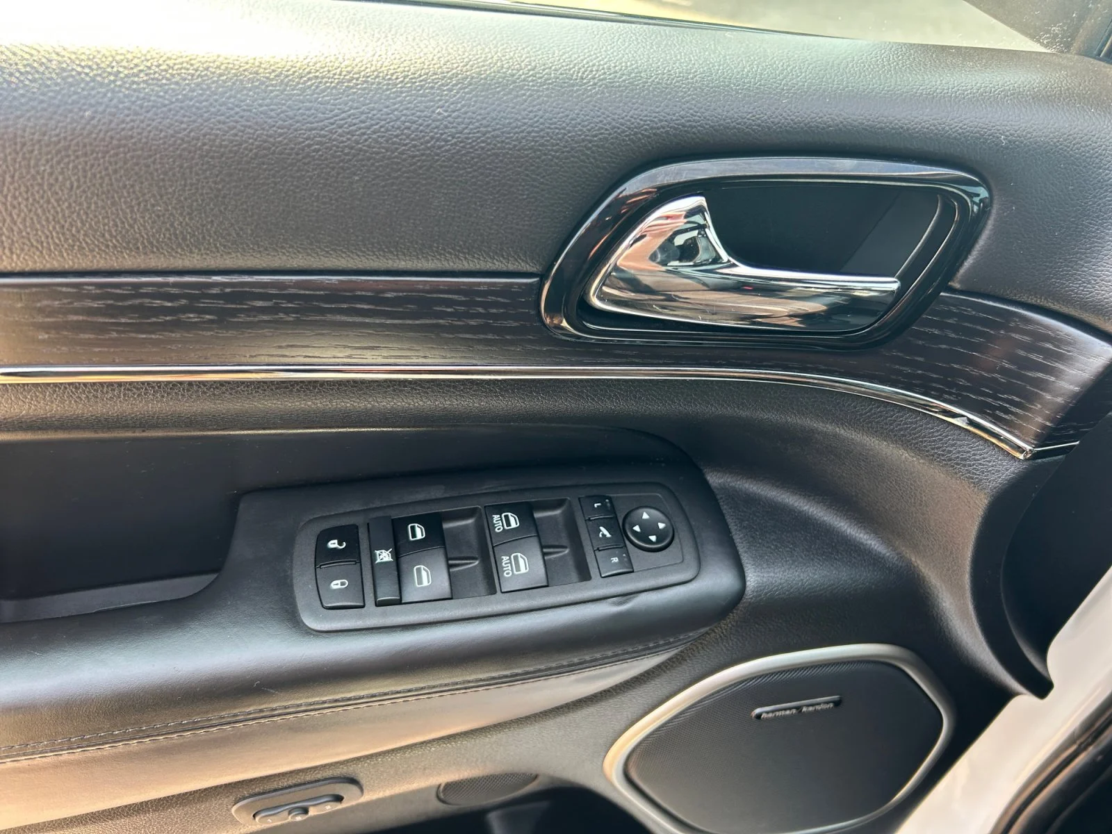 Used 2021 White Jeep OVERLAND HIGH ALTITUDE EDITION image 16