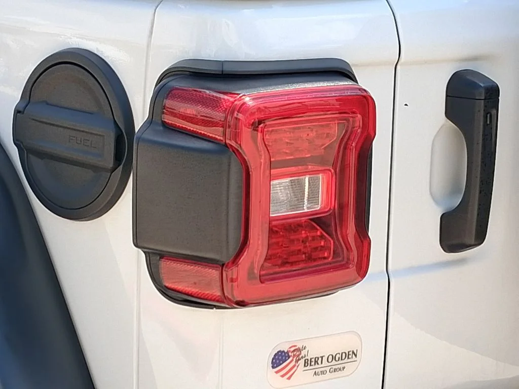 Used 2025 White Jeep Rubicon image 8