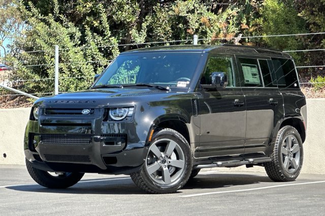 New 2026 Santorini Black Land Rover X-Dynamic SE image 1