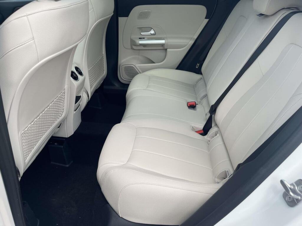 New 2026 Polar White Mercedes-Benz GLA 250 image 17