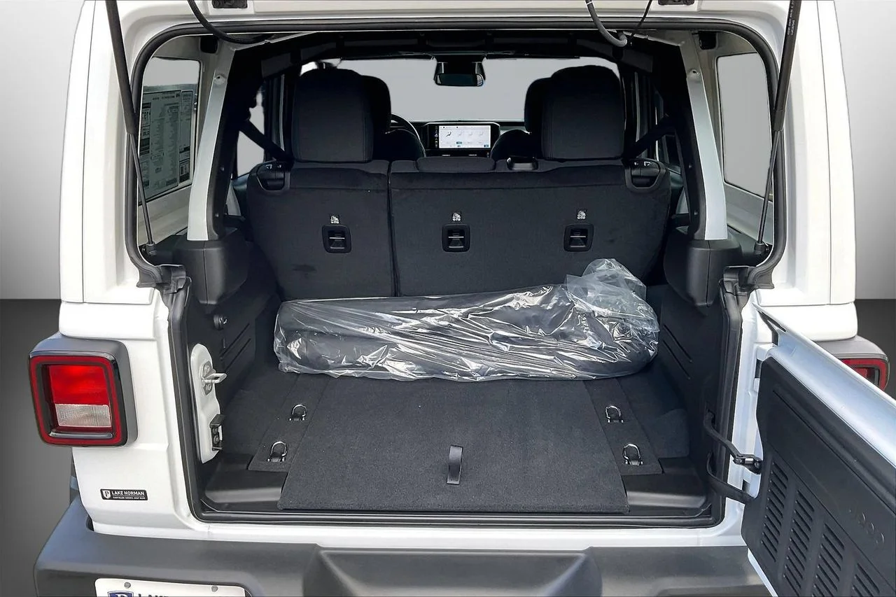 New 2026 Bright White Clear-Coat Exterior Paint Jeep Sport S image 20