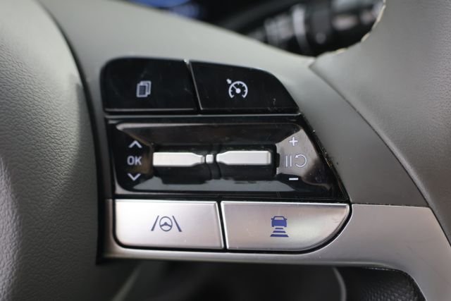 Used 2023 Silver Hyundai SEL image 12