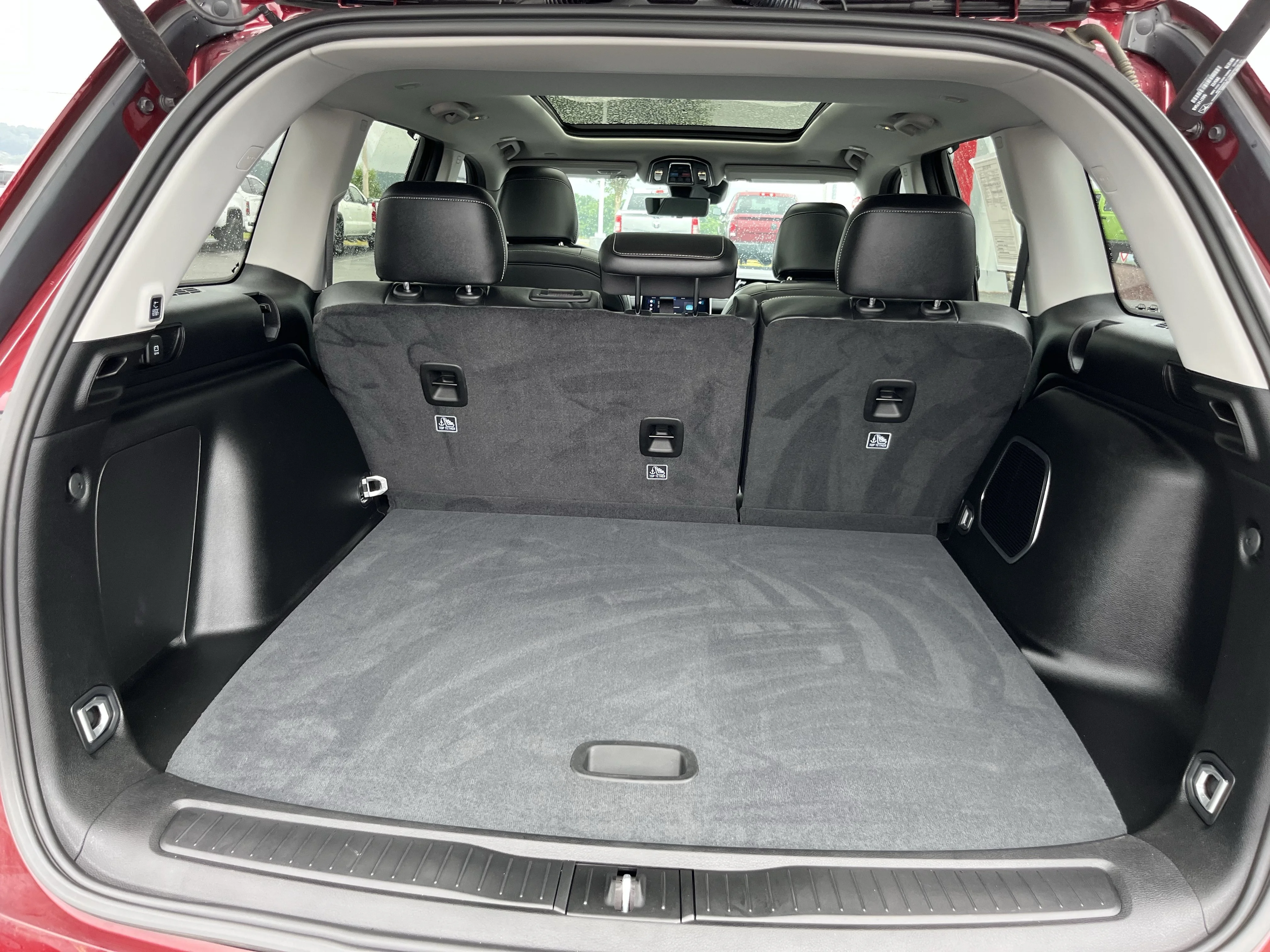 Used 2023 Velvet Jeep 4xe image 7