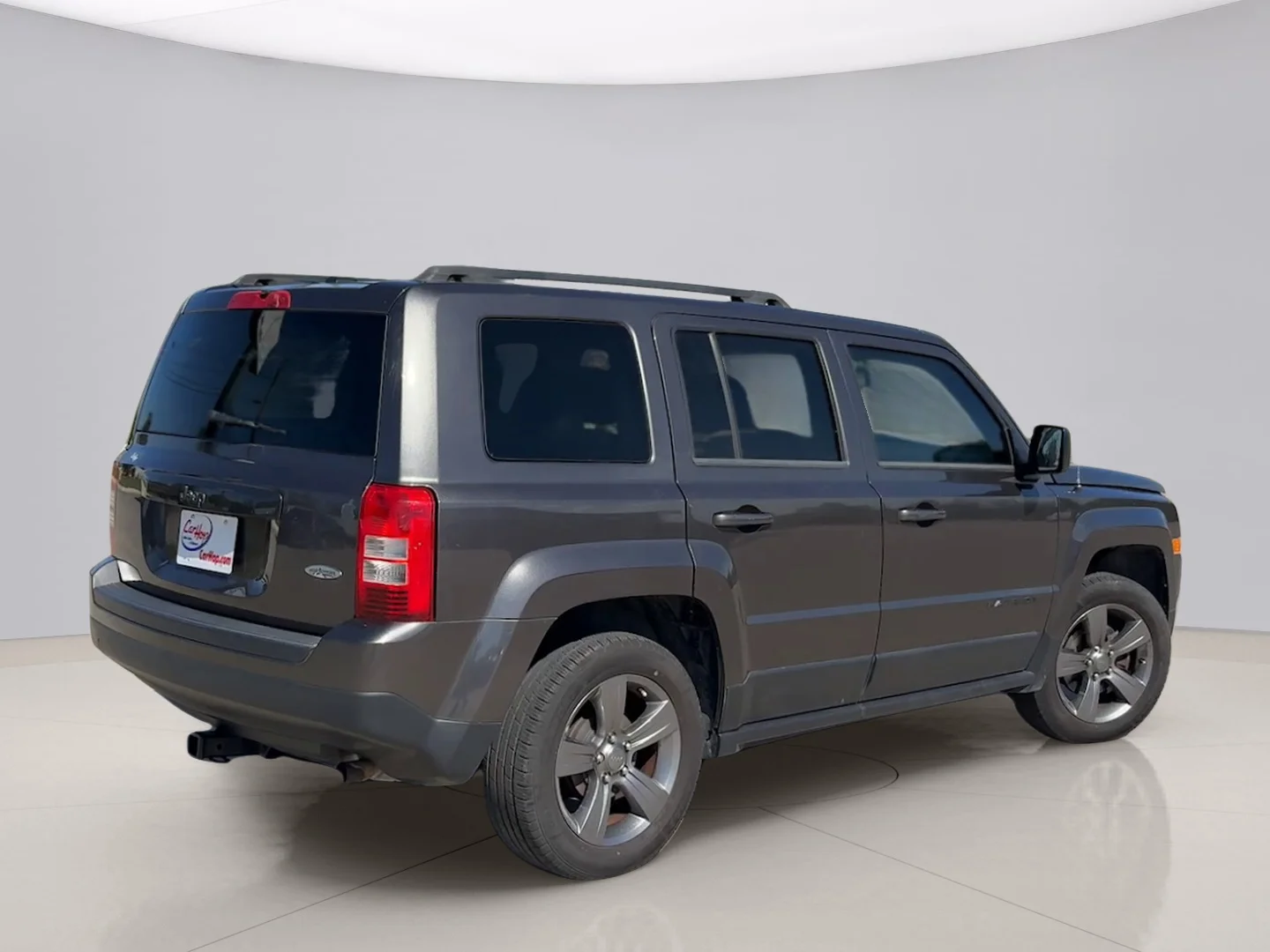 Used 2015 Gray Jeep LATITUDE image 5