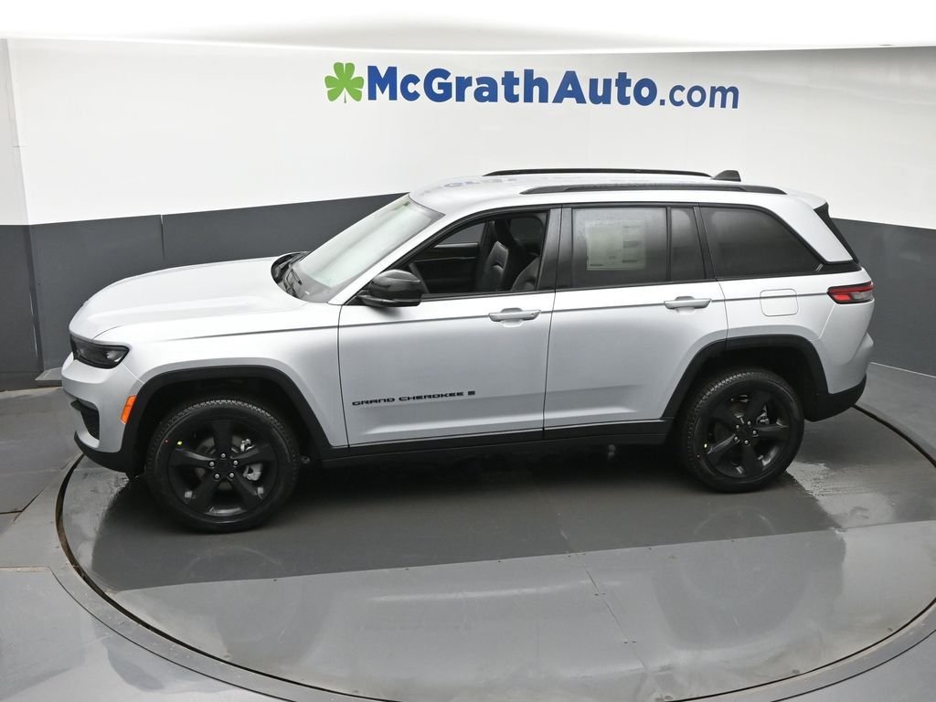 New 2025 Silver Zynith Exterior Paint Jeep Limited image 23