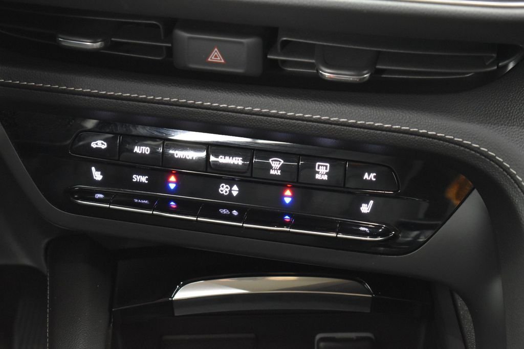 Used 2023 Summit White Buick Essence image 19