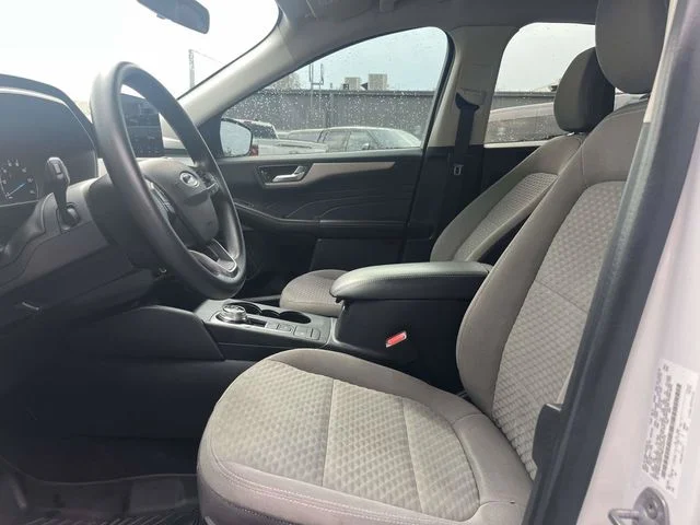 Used 2021 White Ford SE image 22