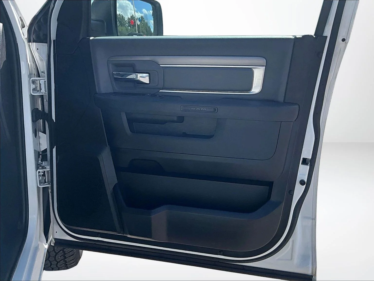 Used 2022 White Ram SLT image 26