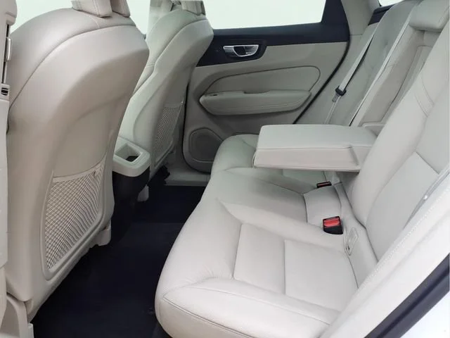 Used 2022  Volvo Momentum image 22