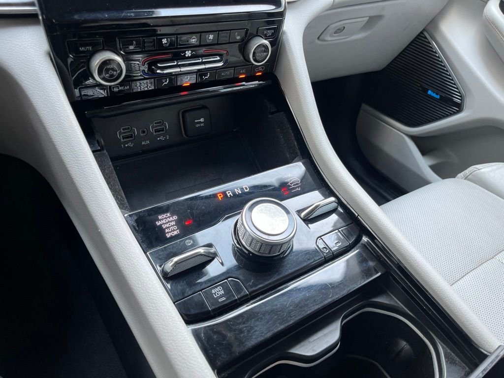 Used 2022 Gray Metallic Jeep Overland image 39