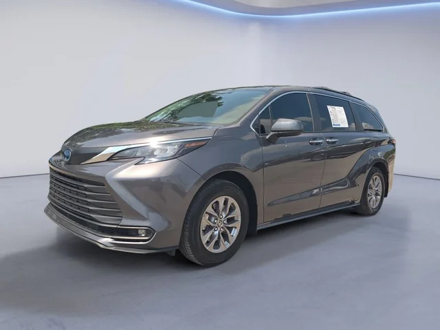 Pre-Owned 2025 Toyota Sienna XLE