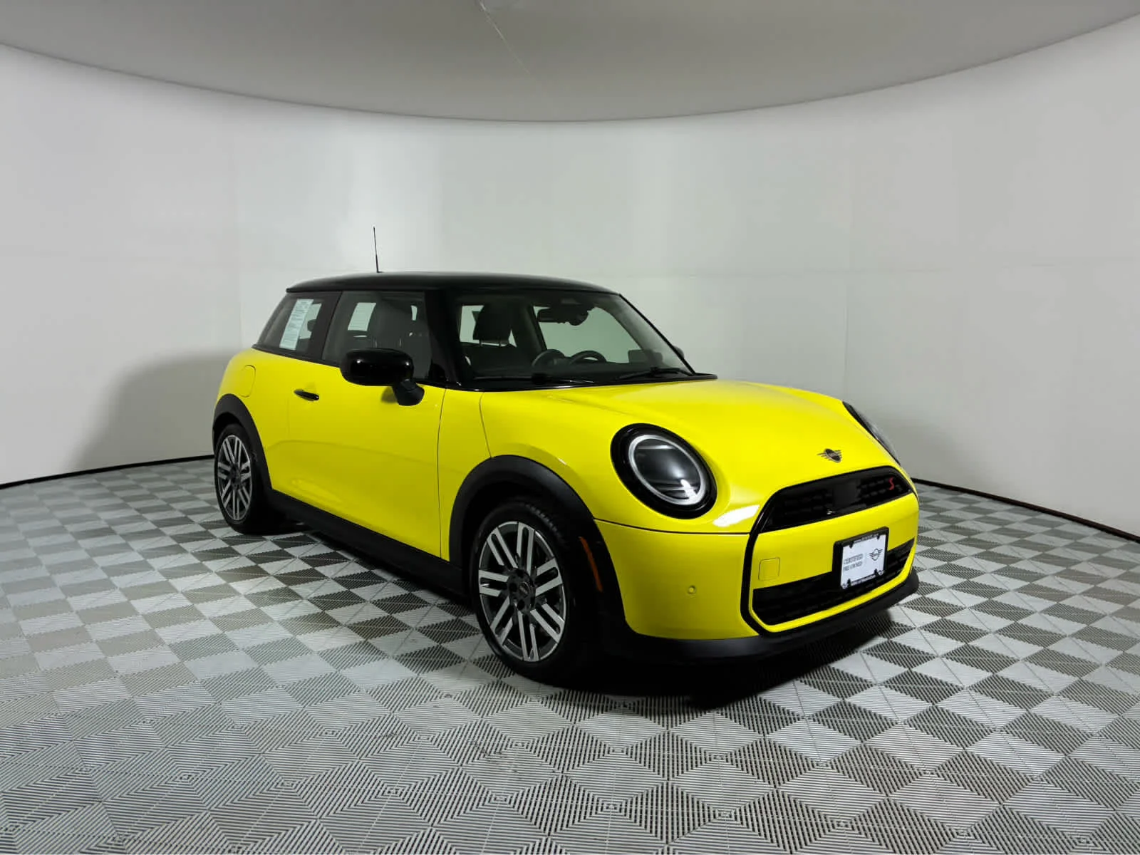2025 MINI Hardtop Cooper S Signature's photo