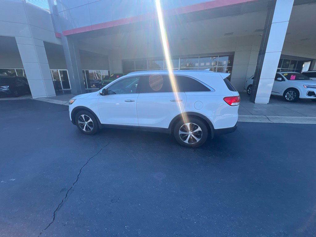 Used 2016 White Kia EX image 3