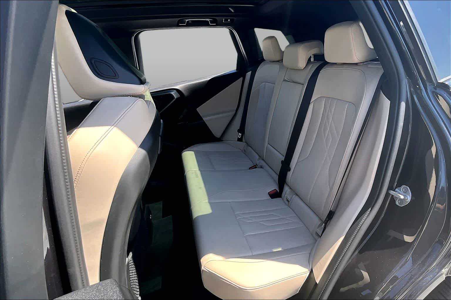 Used 2025 Frozen Pure Grey Metallic BMW 30 xDrive image 21