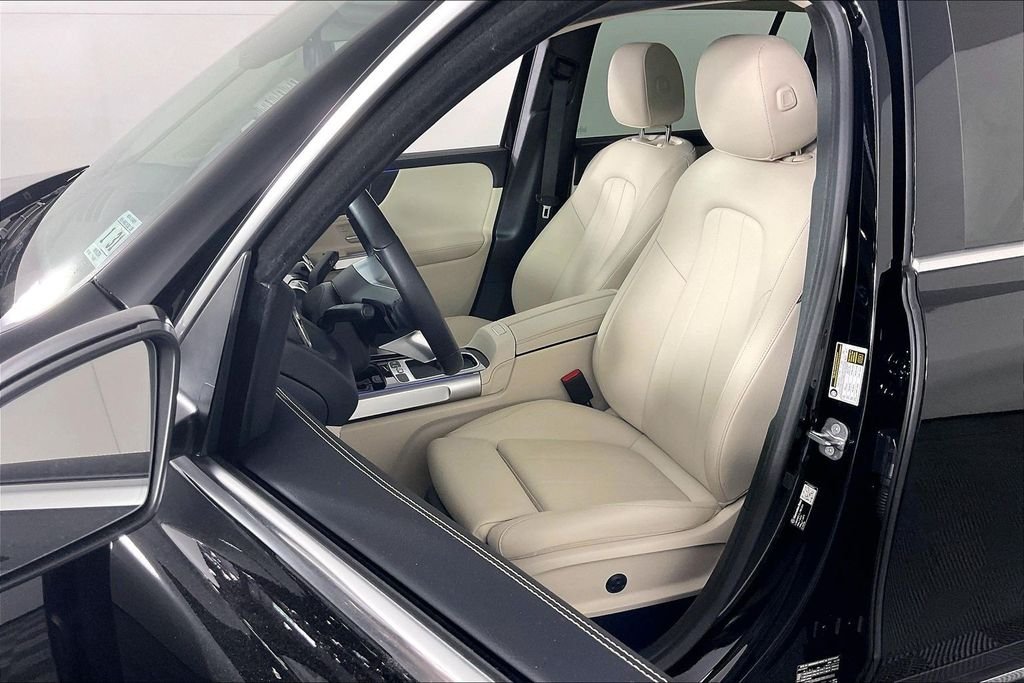 Used 2026 Black Mercedes-Benz GLB 250 image 17