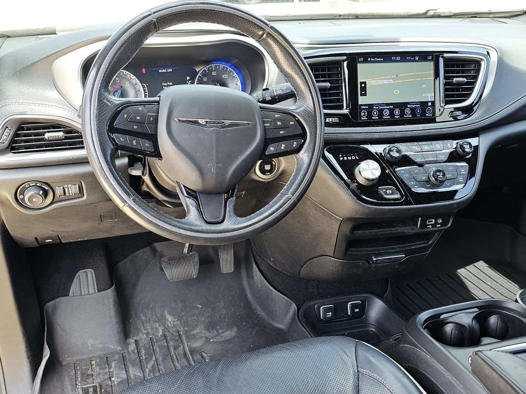 Used 2019 Red Chrysler Limited image 23