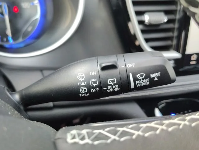 New 2026 Diamond Black Crystal Pearl-Coat Exterior Paint Chrysler Select image 17