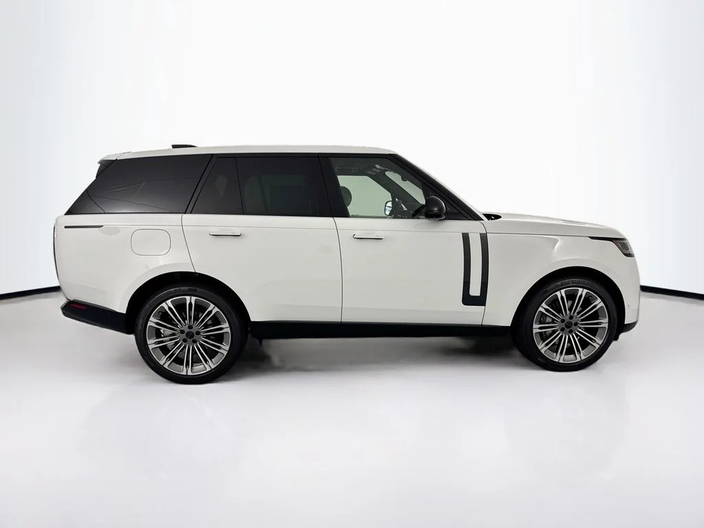 New 2026 Fuji White Land Rover SE image 4