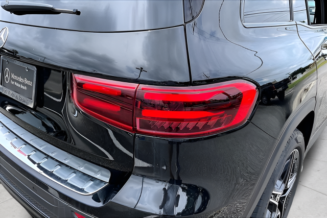 Used 2024 Black Mercedes-Benz GLB 250 image 29