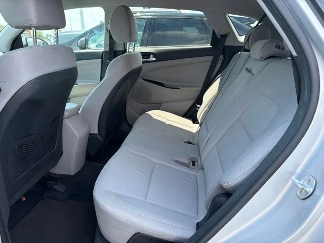 Used 2019 Molten Silver Hyundai SE image 16