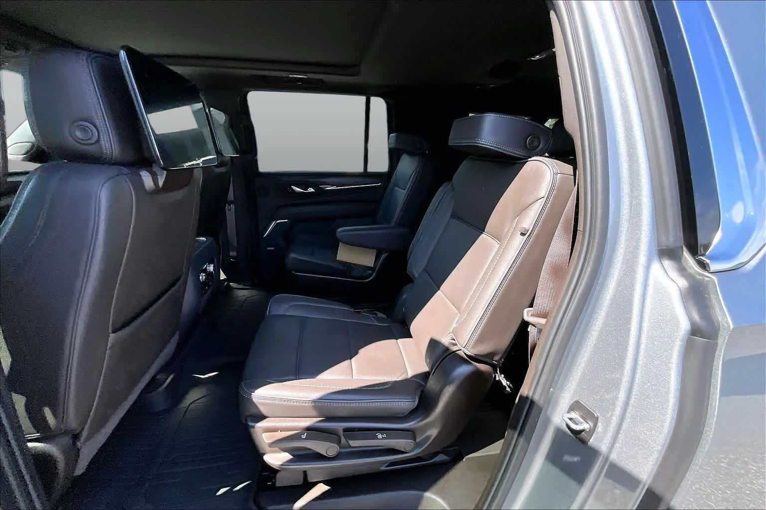 Used 2024 Sterling Metallic GMC Denali image 20