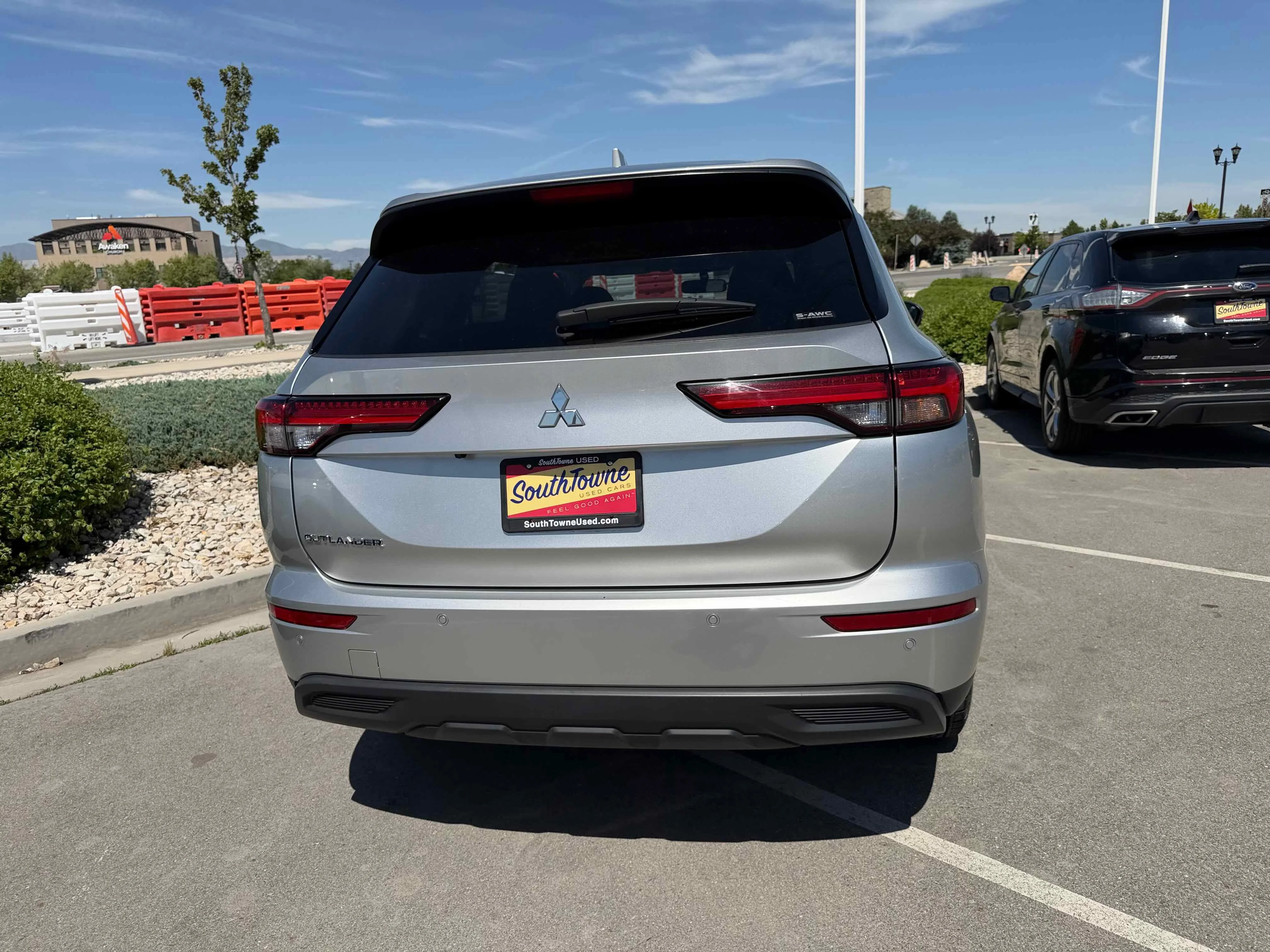 Used 2024  Mitsubishi ES image 6