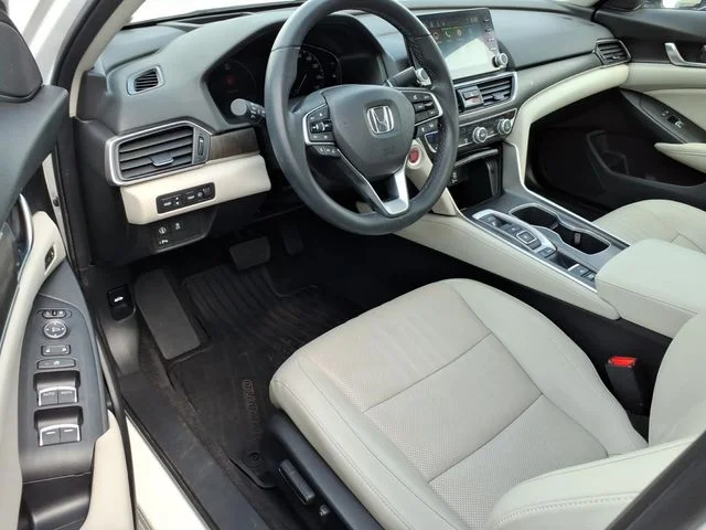 Used 2018 White Honda Touring 2.0T image 21