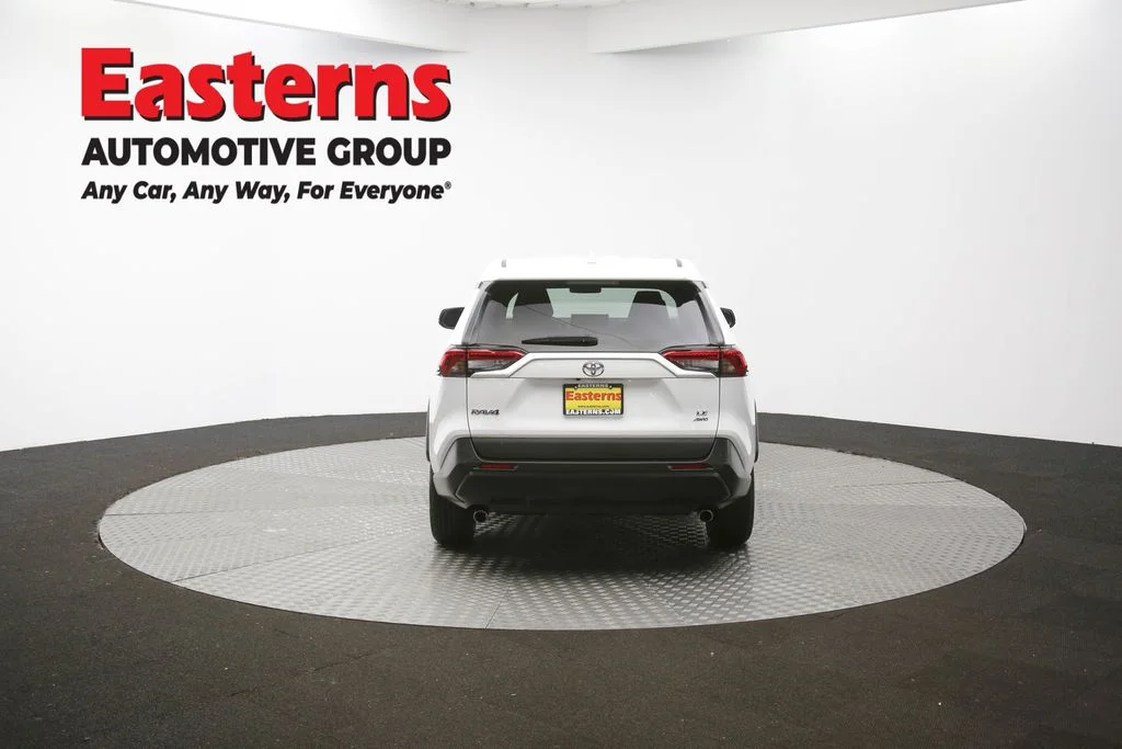 Used 2022 White Toyota LE image 34