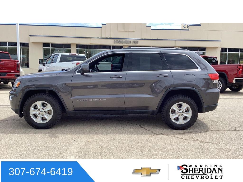 Used 2017 Gray Jeep Laredo image 5