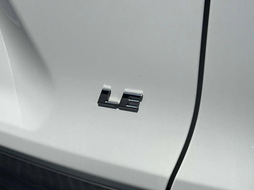 Used 2021 White Toyota LE image 10