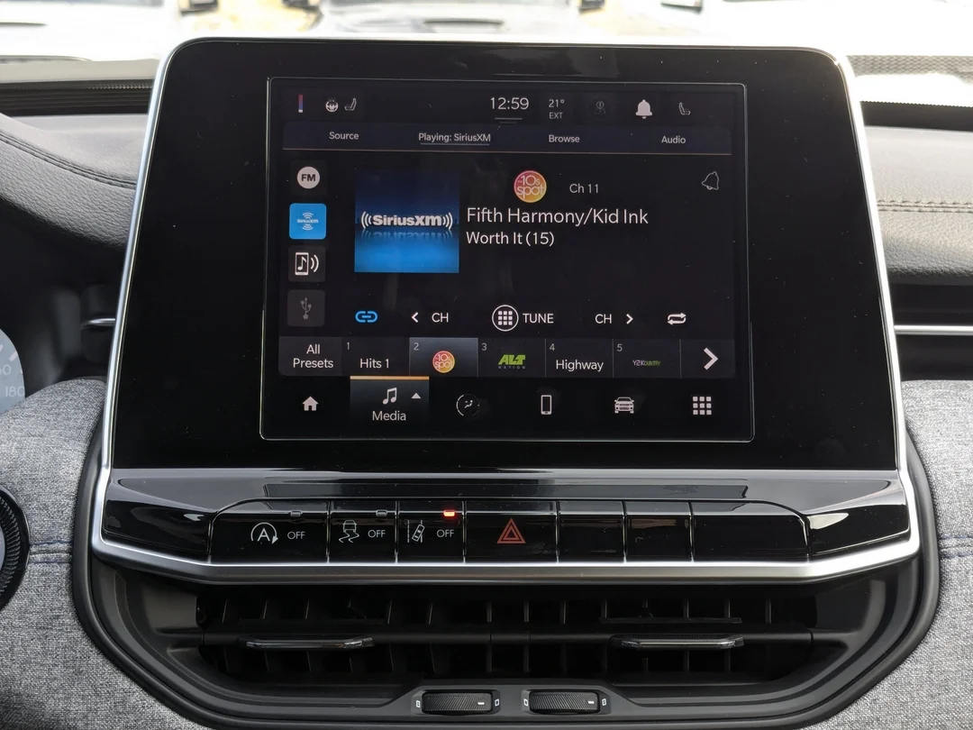 New 2025 Black Jeep North - - 4X4 - 4.99% O.A.C - Heated seats - Forward Collision Warning & More! image 19