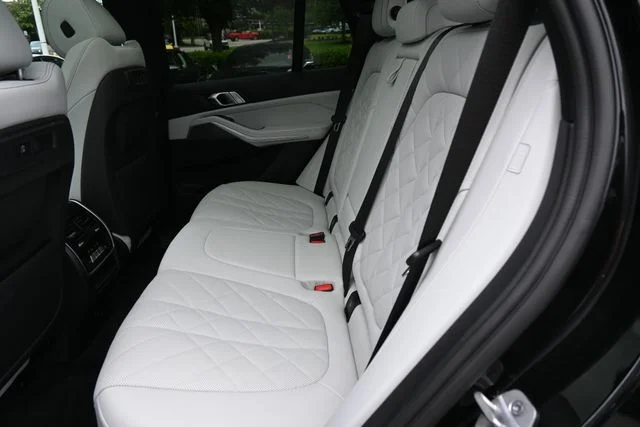 Used 2023 Black BMW sDrive40i image 22