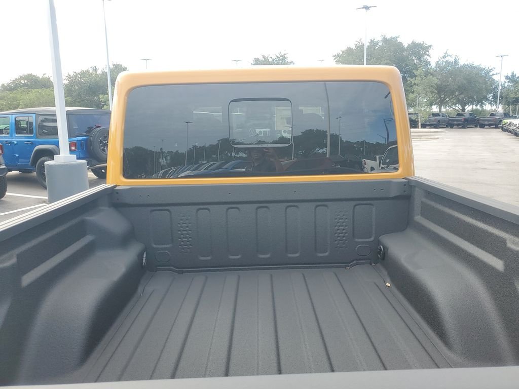 New 2026 Goldilocks Exterior Paint Jeep Mojave image 6