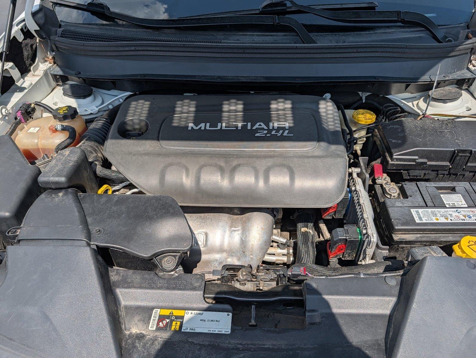 Used 2015 Bright White Clearcoat Jeep Trailhawk image 34
