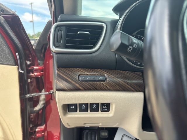 Used 2016 Red Nissan Platinum image 16